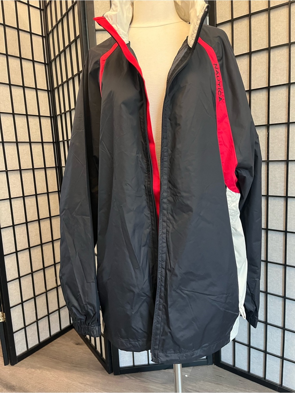 VINTAGE LIKE NEW.. Nautica Navy Blue Windbreaker with Red & White Accents